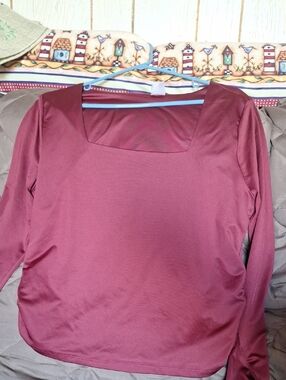 No Boundaries (Juniors) Square Neck Long Sleeve Top With Cinched Sides- Wine